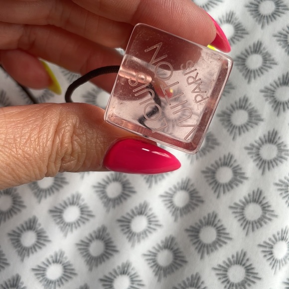 Louis Vuitton Vintage Plastic/Resin Hair Cube Tie in Translucent Pink - Picture 2 of 8